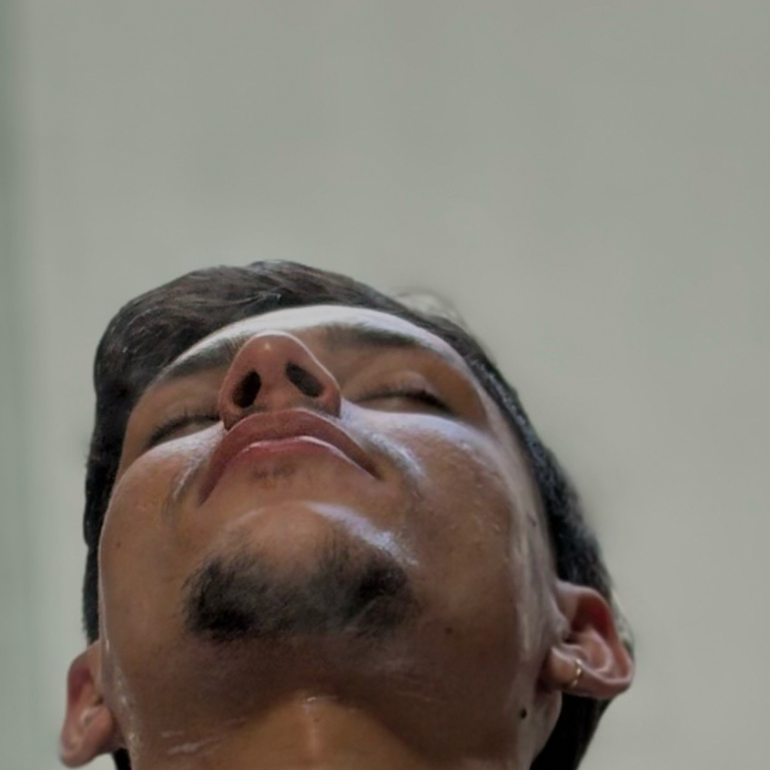 sobrancelha na pinça