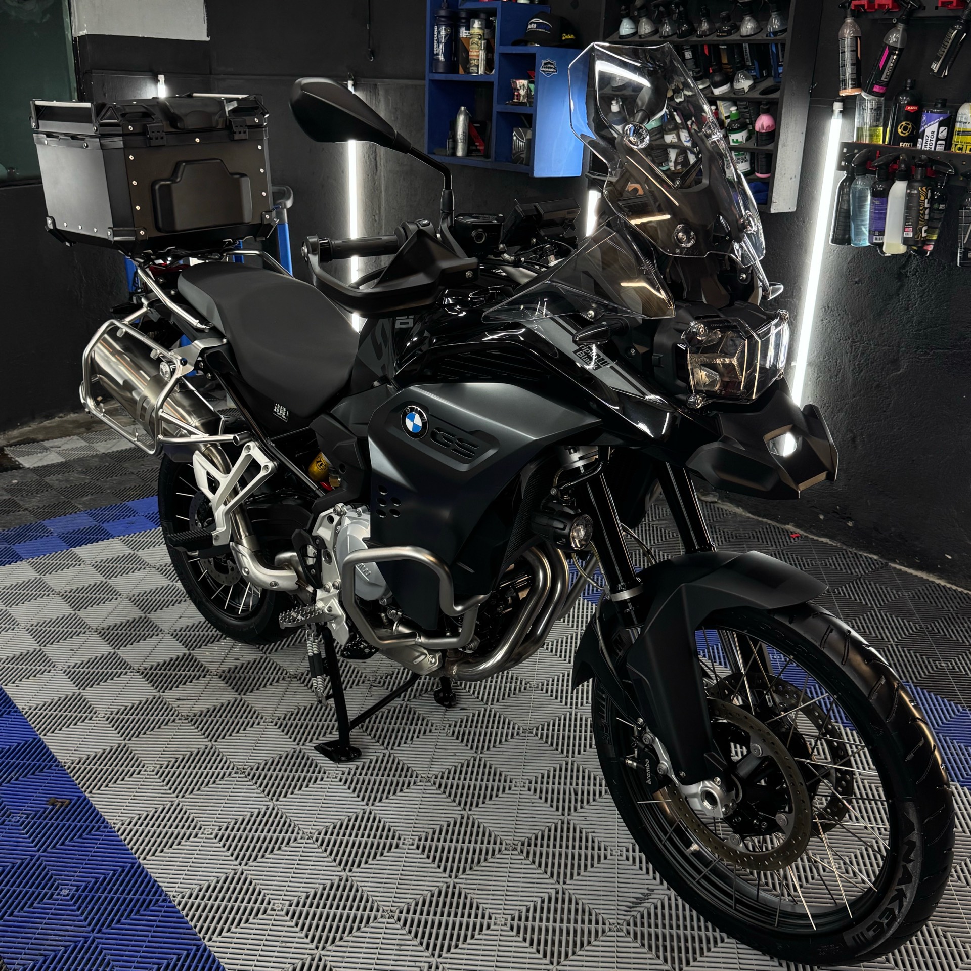 LIMPEZA DETAIL PRO PROTEÇÃO 60 DIAS.           LIMPEZA INICIAL PRA UMA MOTO DE ALTA CILINDRADA LIMPEZA MINUCIOSA LIMPEZA E LUBRIFICAÇÃO DA TRAÇÃO COM PROTEÇÃO EM TODOS OS COMPONENTES DA MOTO PARTES METÁLICAS PINTURA BORRACHAS E PLÁSTICOS. etc.