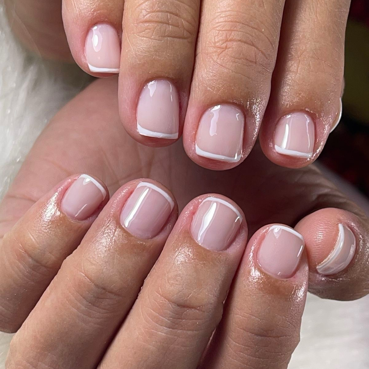Esmaltação em gel na mão